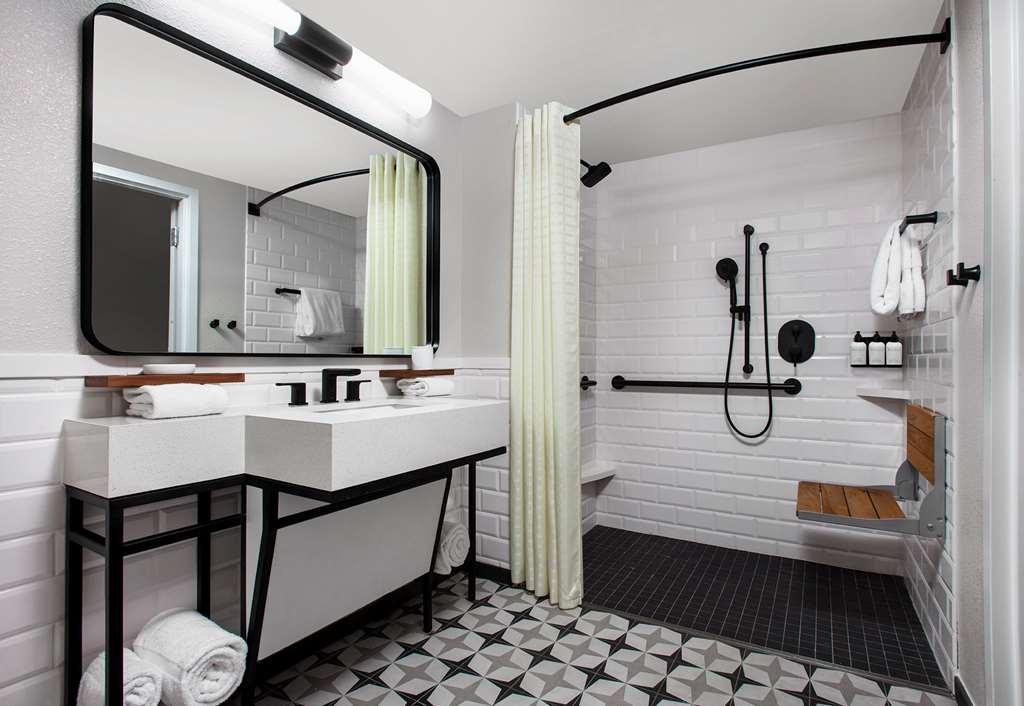 Hotel Bellwether *