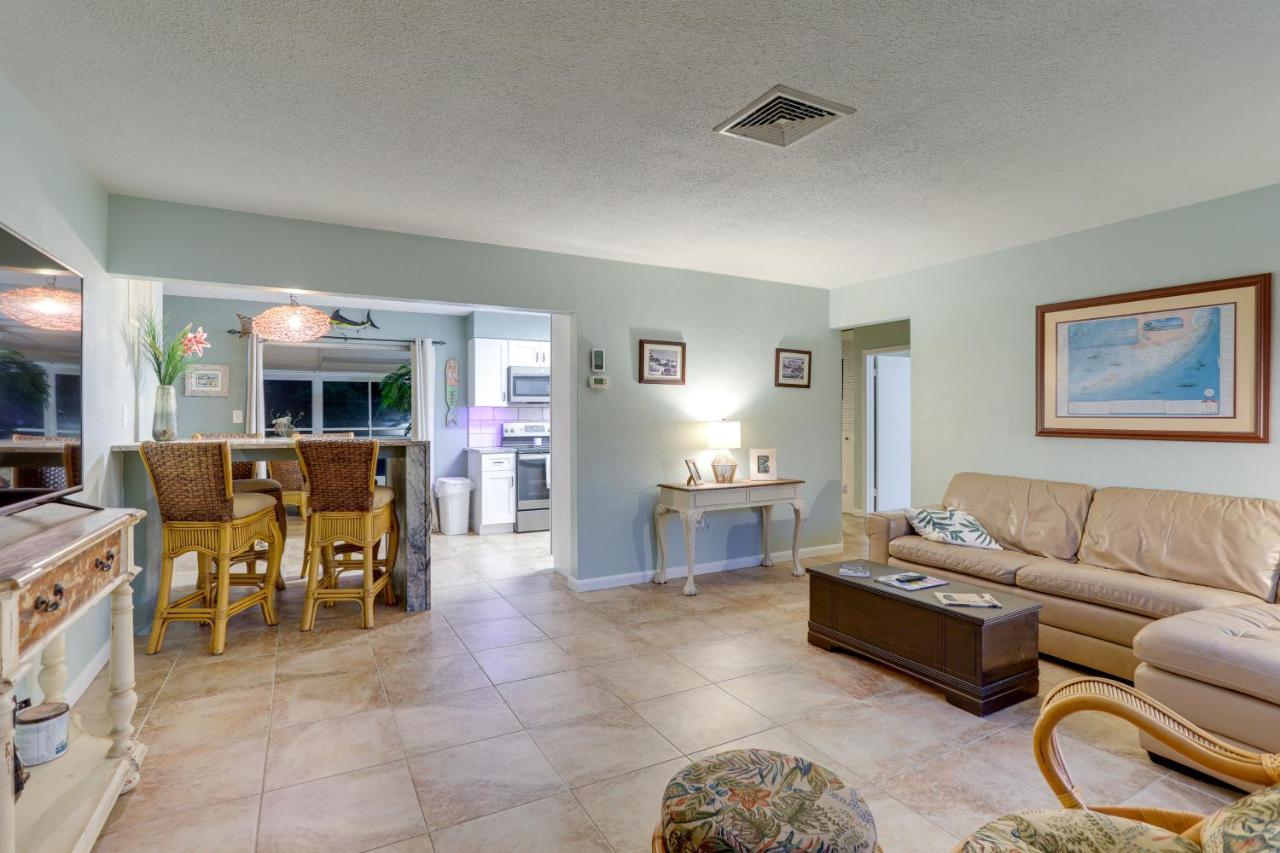 St Petersburg With Yard And Grill 2 Mi To Beach! Holiday home