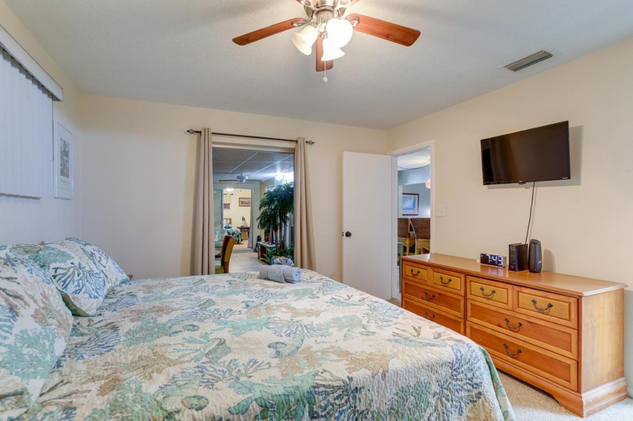 St Petersburg With Yard And Grill 2 Mi To Beach! Holiday home Redington Shores