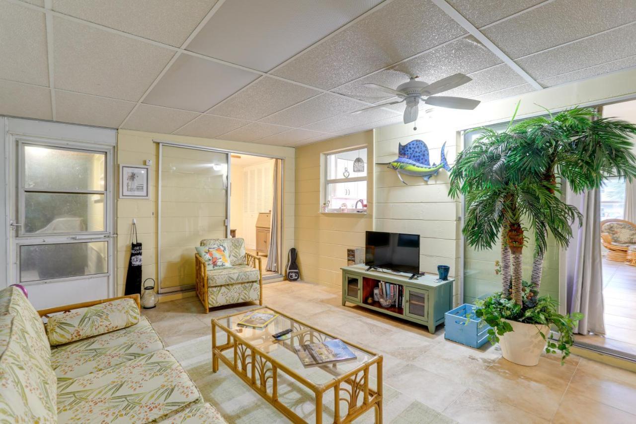 St Petersburg With Yard And Grill 2 Mi To Beach! Holiday home