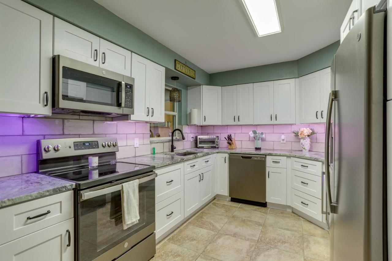 St Petersburg With Yard And Grill 2 Mi To Beach! Holiday home Redington Shores