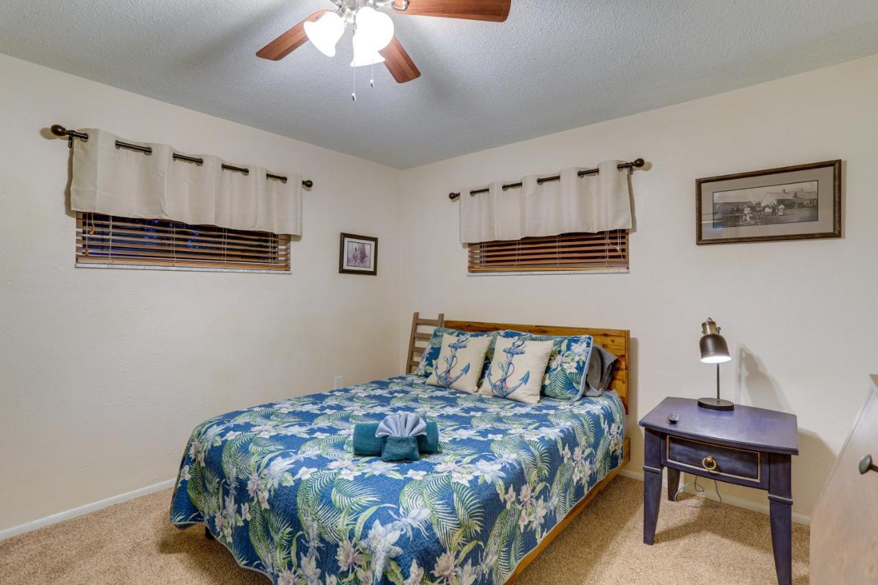St Petersburg With Yard And Grill 2 Mi To Beach! Holiday home *