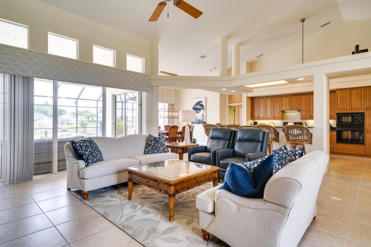 With Pool, Dock And Gulf Access! Holiday home