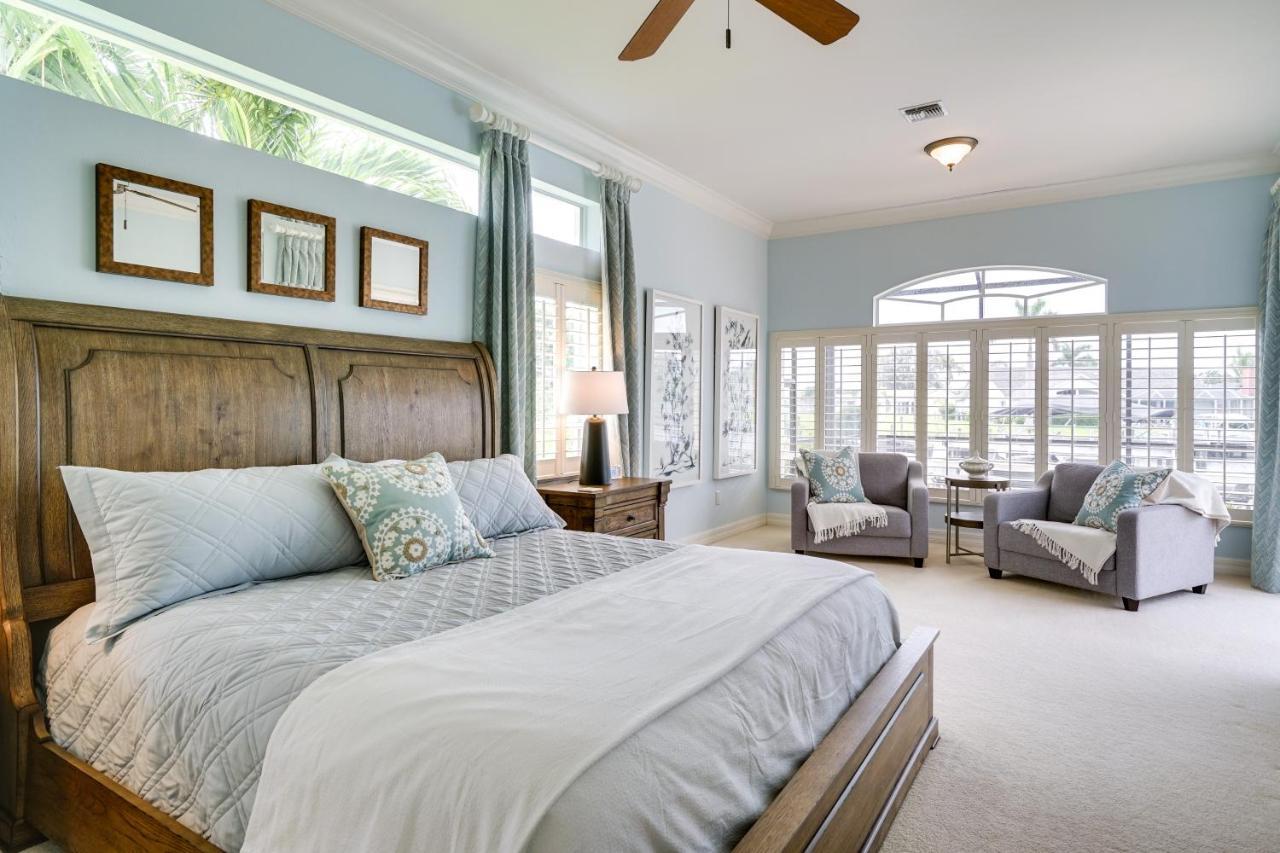 With Pool, Dock And Gulf Access! Holiday home Cape Coral
