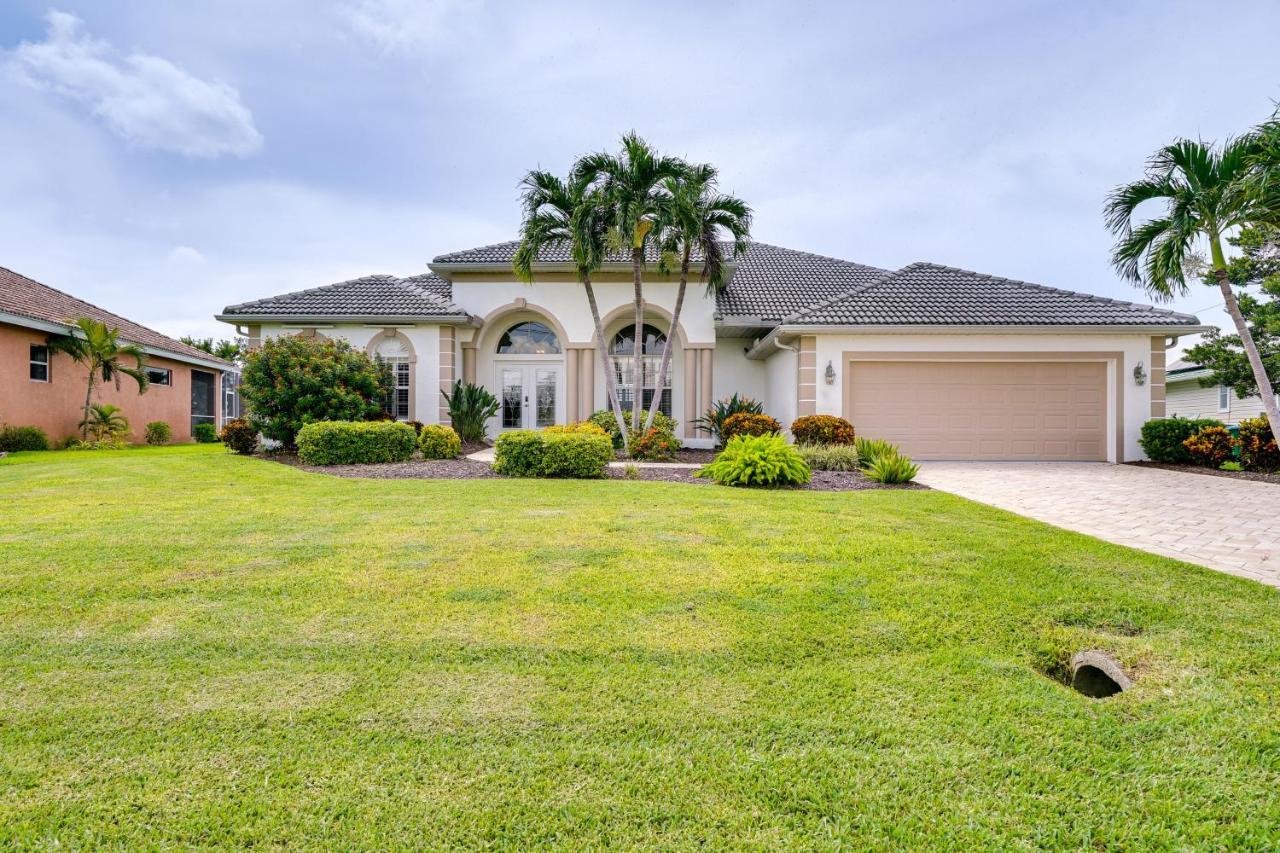 With Pool, Dock And Gulf Access! Holiday home Cape Coral