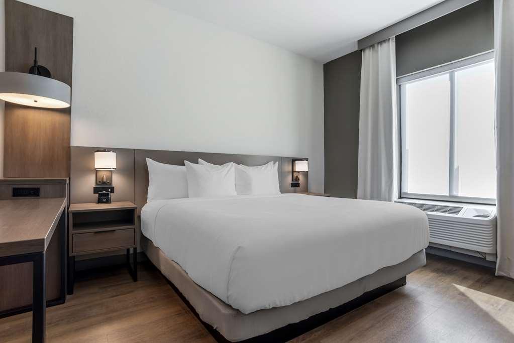 Comfort & Panama - Pier Park Area Hotel