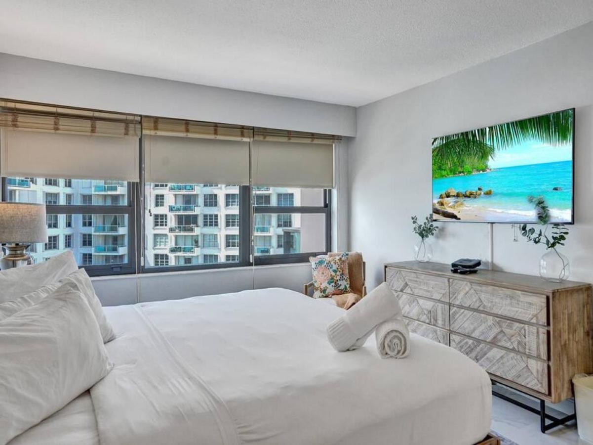 High Floor Beachfront Service 1509 Apartment Miami Beach