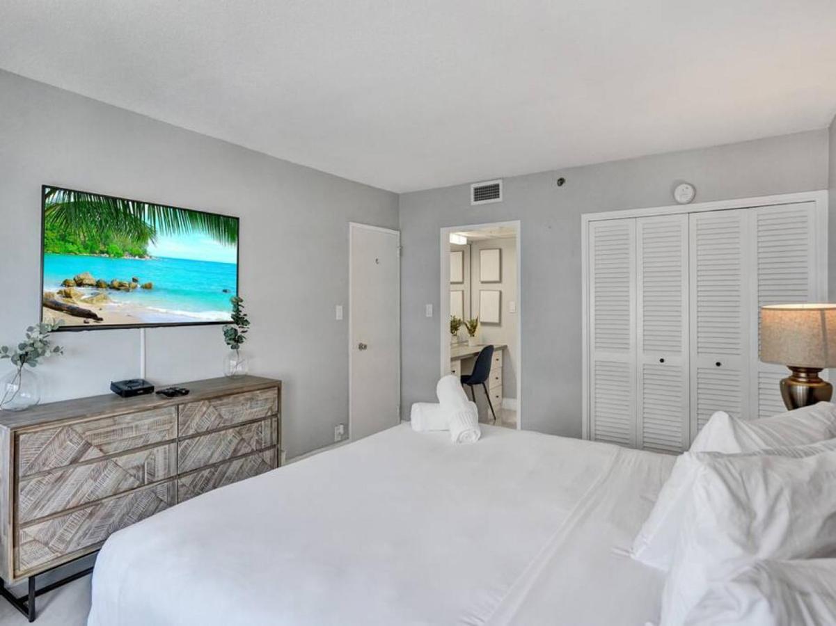 High Floor Beachfront Service 1509 Apartment