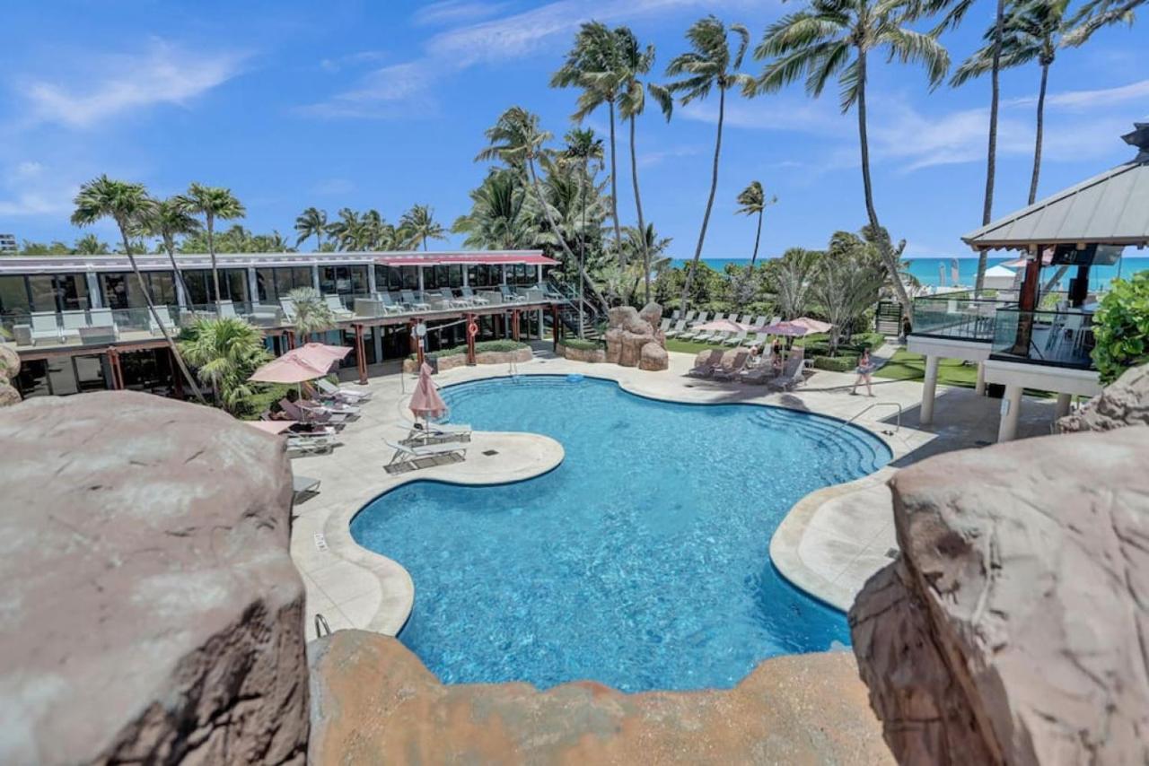 High Floor Beachfront Service 1509 Apartment *