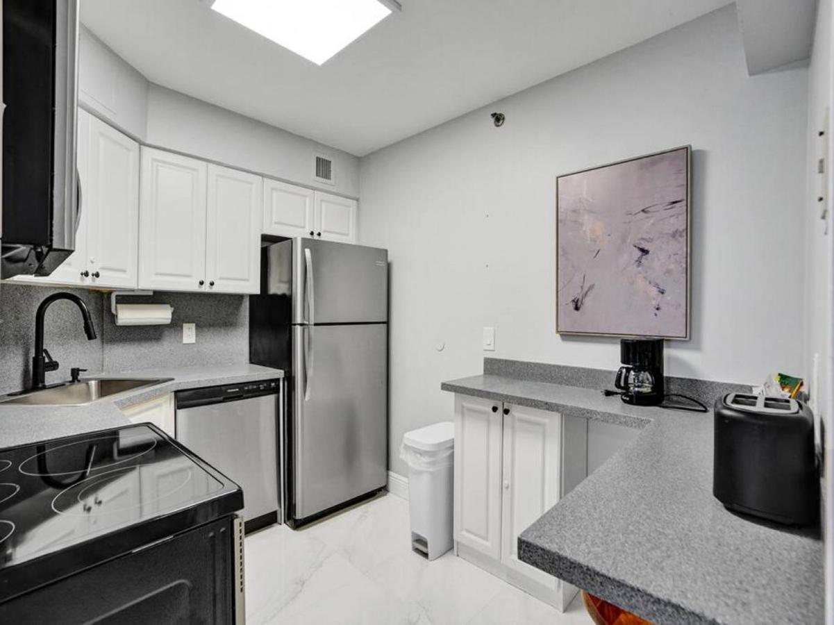 High Floor Beachfront Service 1509 Apartment Miami Beach