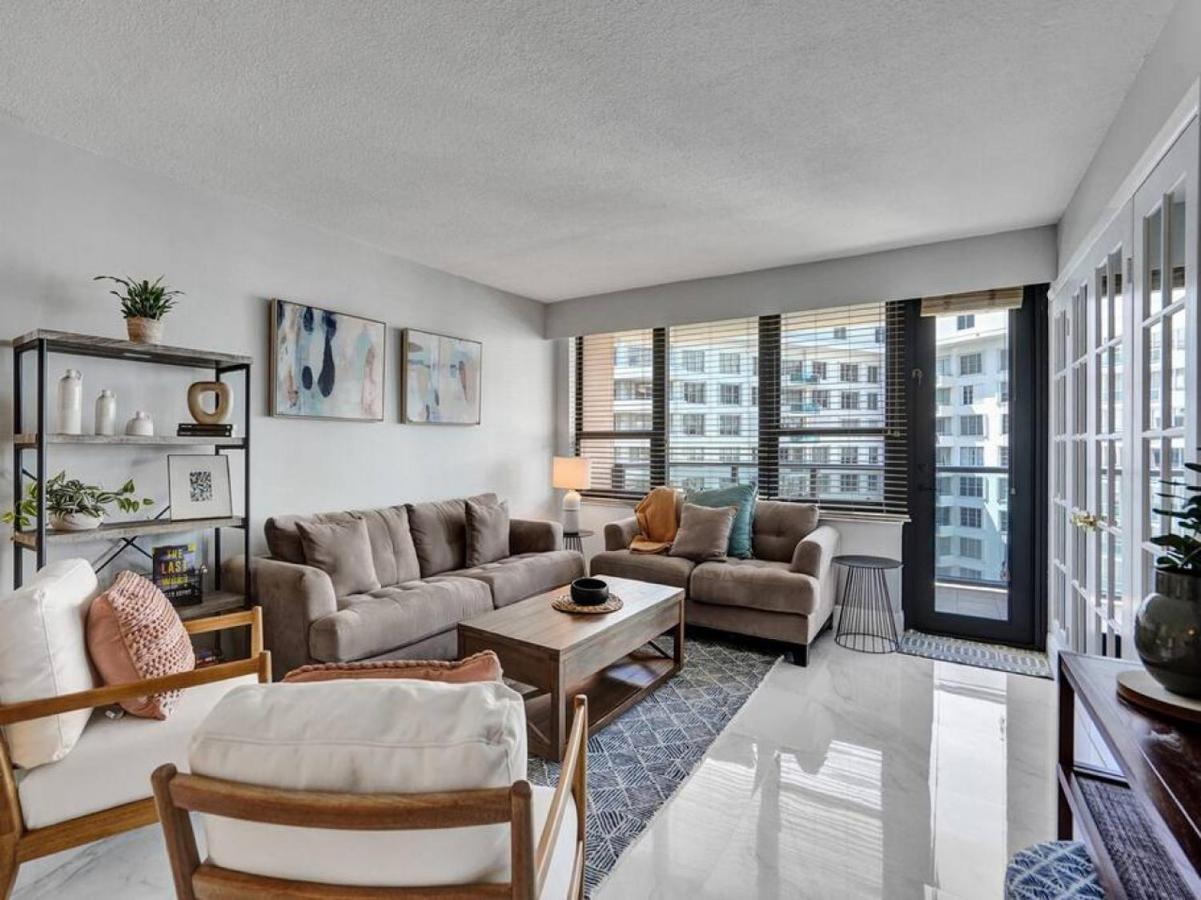 High Floor Beachfront Service 1509 Apartment *
