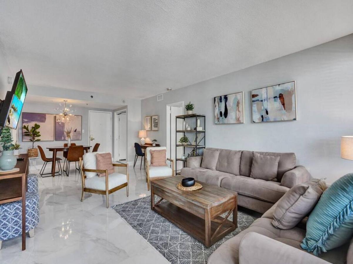 High Floor Beachfront Service 1509 Apartment Miami Beach