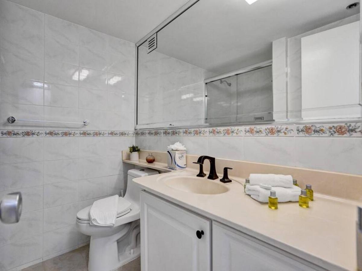 High Floor Beachfront Service 1509 Apartment *