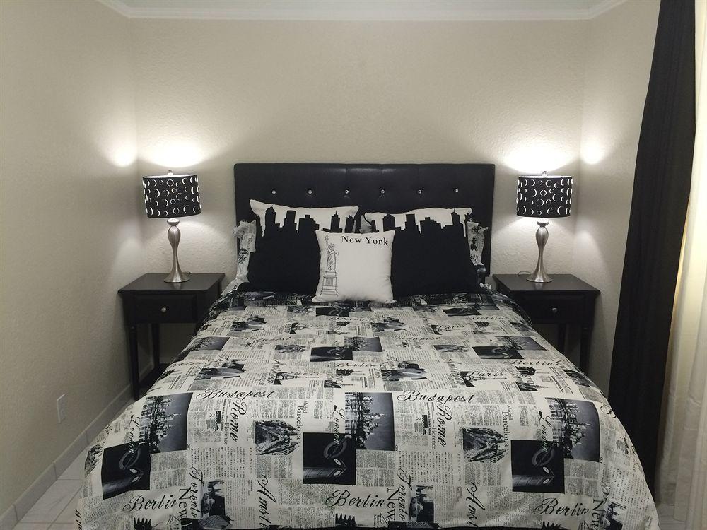Hotel By The Sea 3*