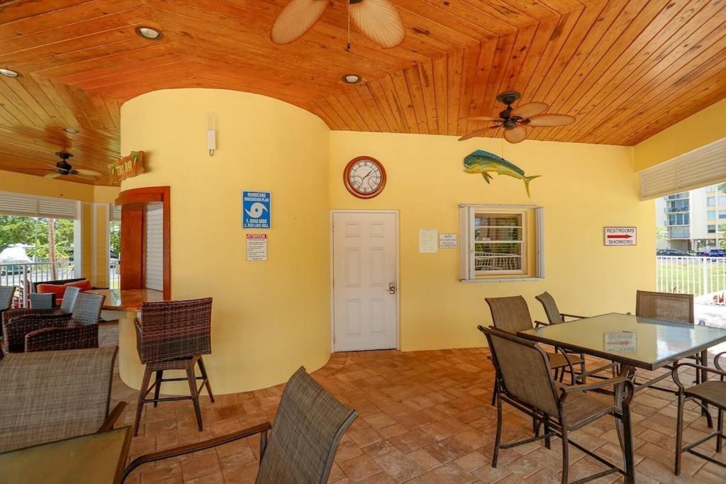 Islamorada Paradise Overlooking The Fabulous Florida Bay. Apartment