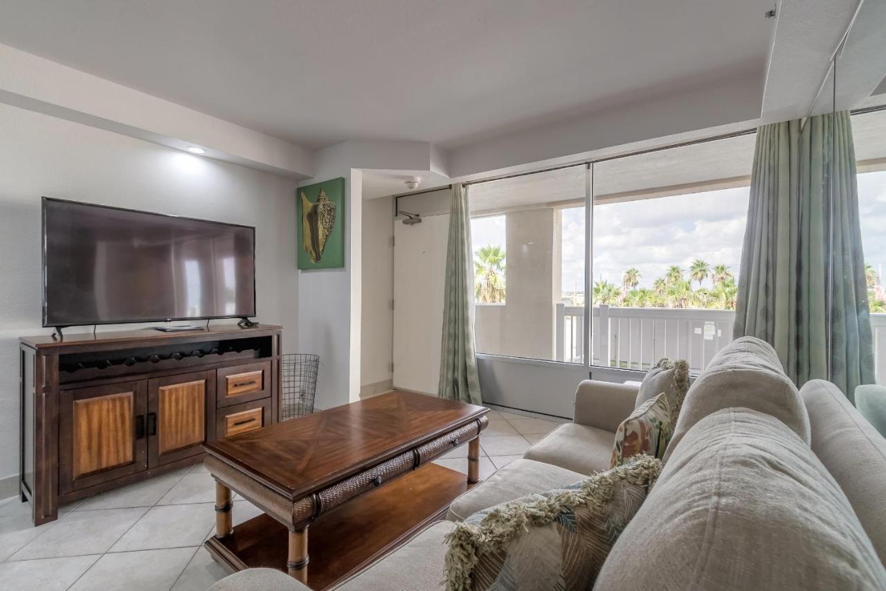 Aparthotel Dbr Direct Oceanfront Condo, Daytona Beach, Sleeps 4