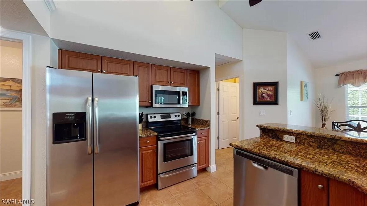 New Listing - Cshells 3beds/2 Baths Heated Pool With Perfect South-western Exposure Cape Coral