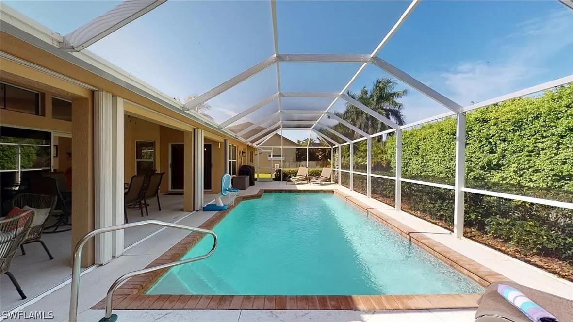 New Listing - Cshells 3beds/2 Baths Heated Pool With Perfect South-western Exposure Cape Coral