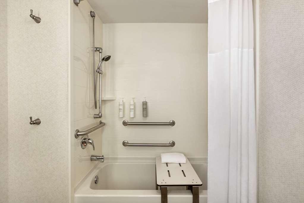 Hotel Hampton 3*