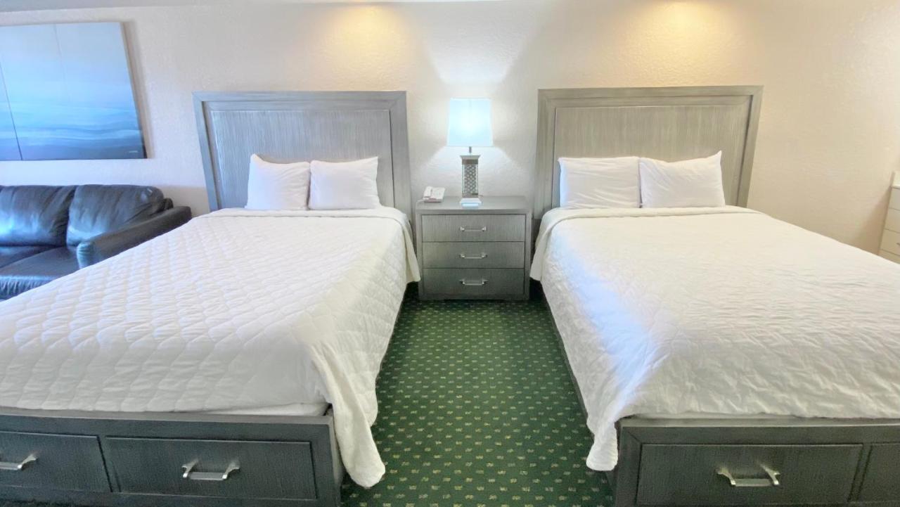 Royal Hotel *