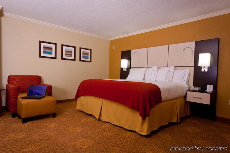Express & Ft. Lauderdale-plantation By Ihg Hotel 3*