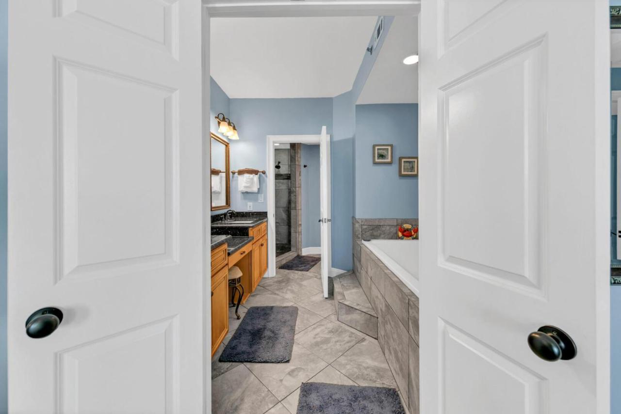 Grandview 202 - Beach Front 3br In Miramar Beach * Destin