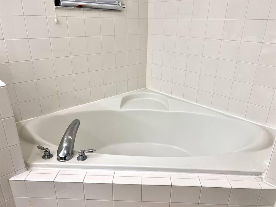 Apartment 9055 Gem Condo-3 Bed/2ba *
