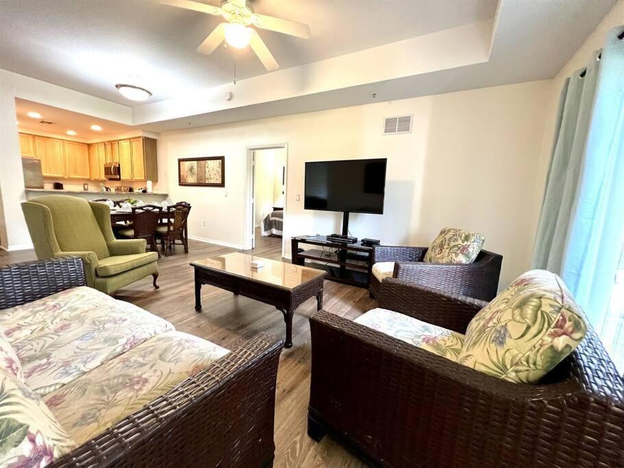 9055 Gem Condo-3 Bed/2ba Apartment