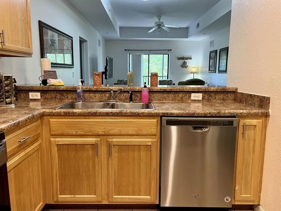 9055 Gem Condo-3 Bed/2ba Apartment