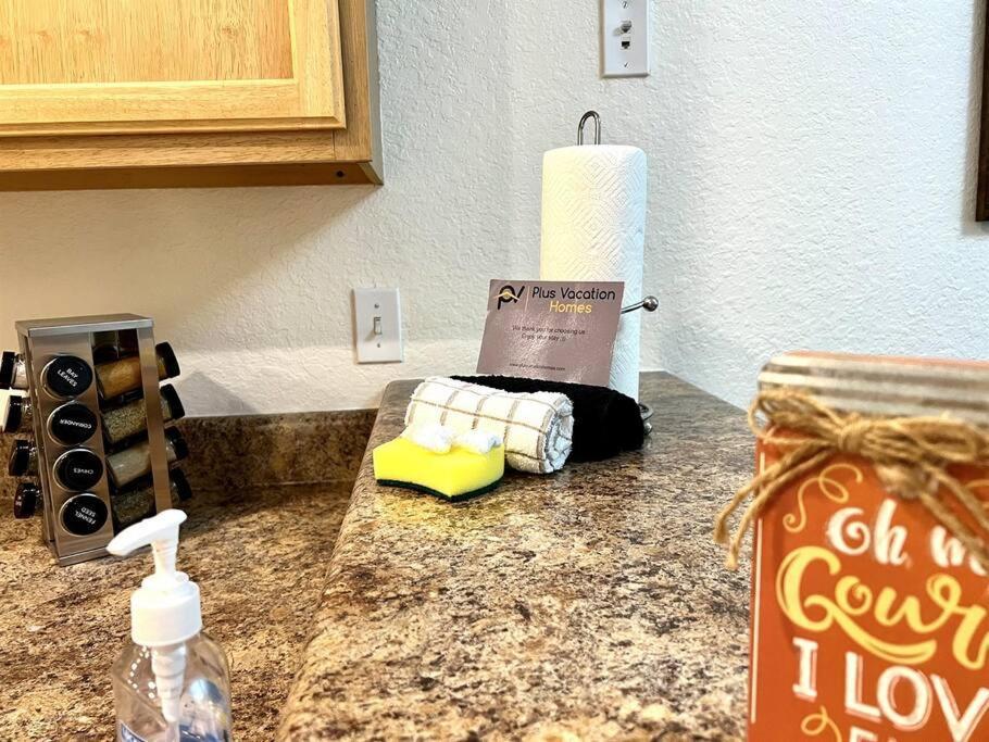9055 Gem Condo-3 Bed/2ba Apartment *
