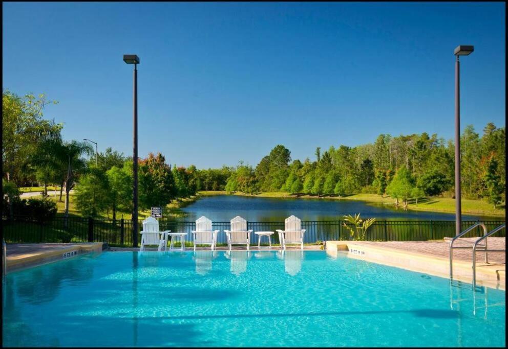 9055 Gem Condo-3 Bed/2ba