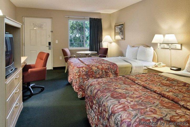 Red Roof - Bradenton Ne Motel 2*