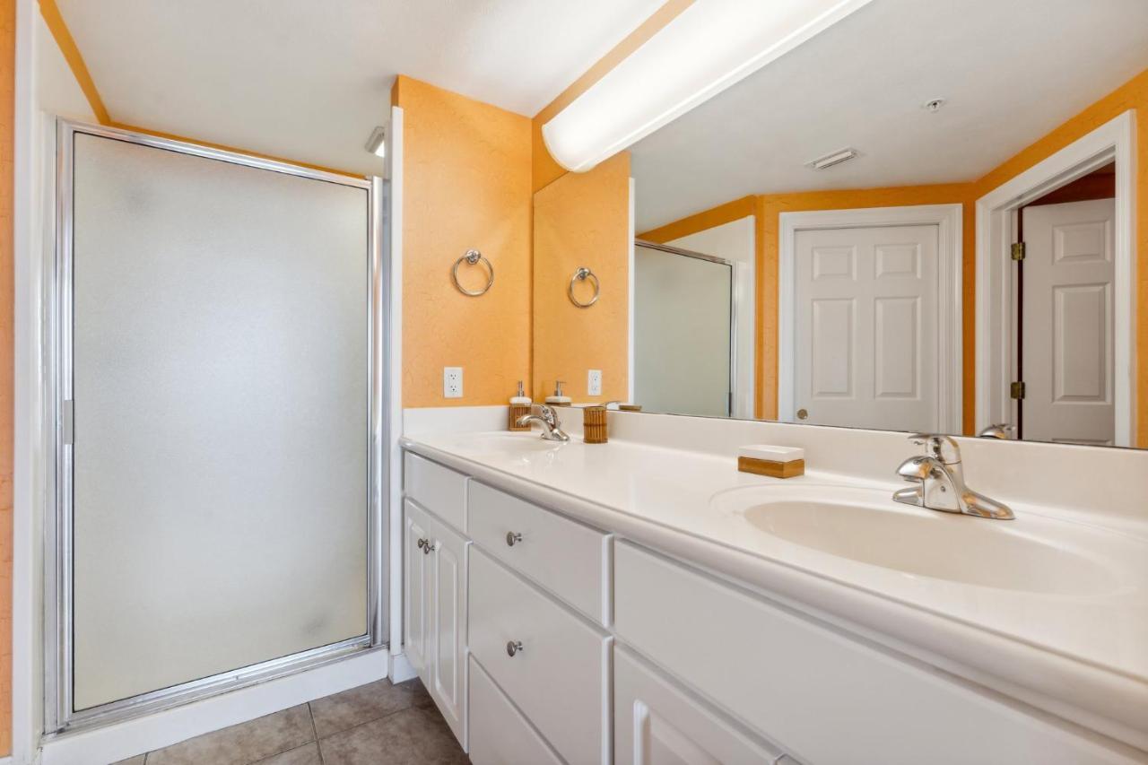 Apartment Treasure Island 1207 *