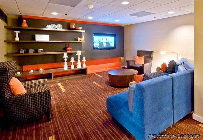 Courtyard By Marriott Orlando Mary North Hotel