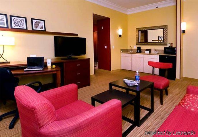 Courtyard By Marriott Orlando Mary North Hotel Heathrow