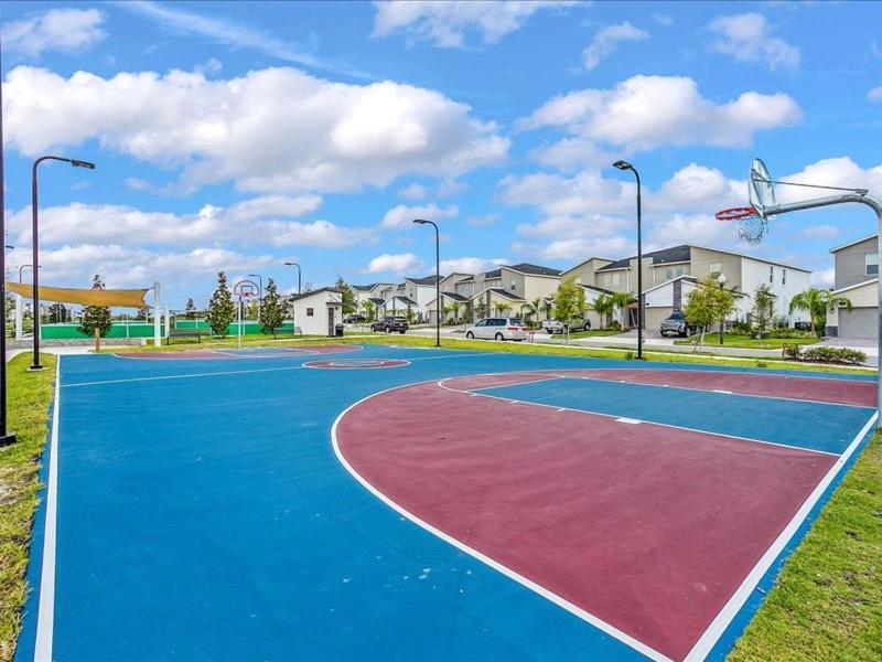 Stunning Themed 3br W- Free Amenities Holiday home Kissimmee