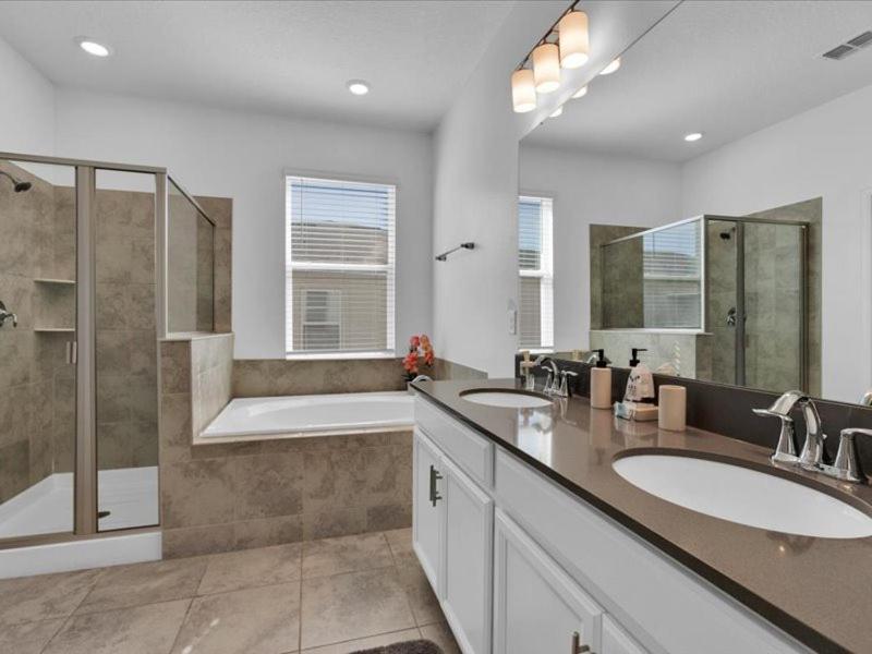 Stunning Themed 3br W- Free Amenities