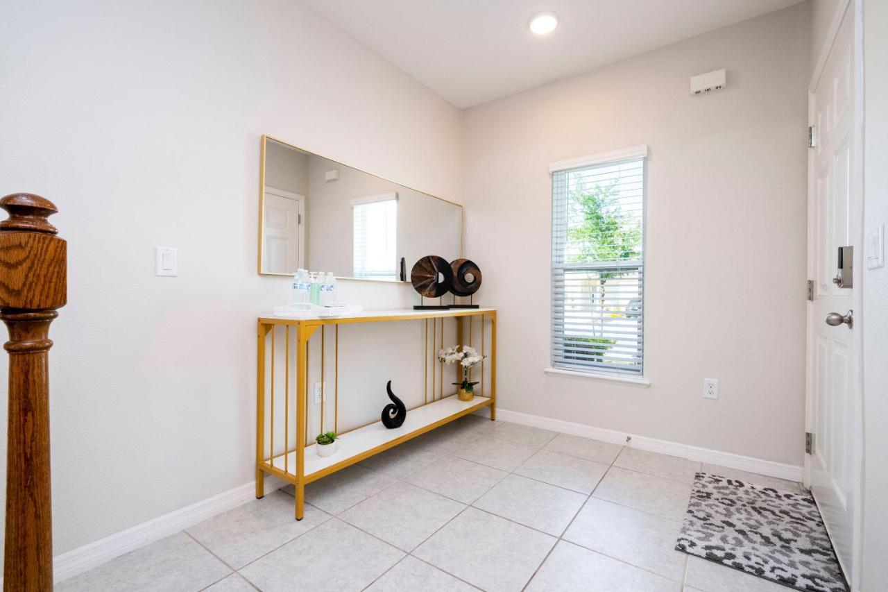 Amazing 3bd And 25bh 8 Miles From Disney