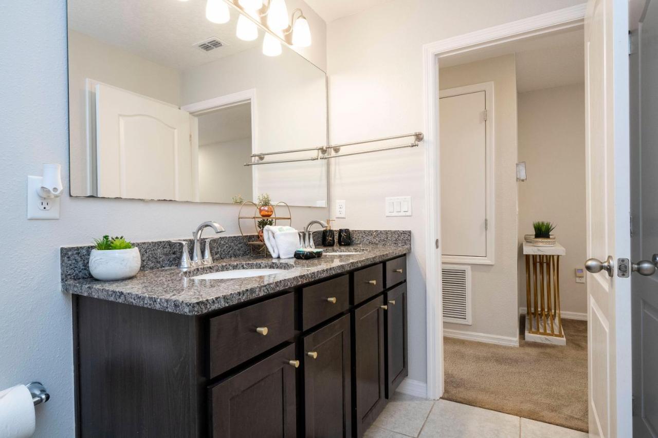 Amazing 3bd And 25bh 8 Miles From Disney Kissimmee