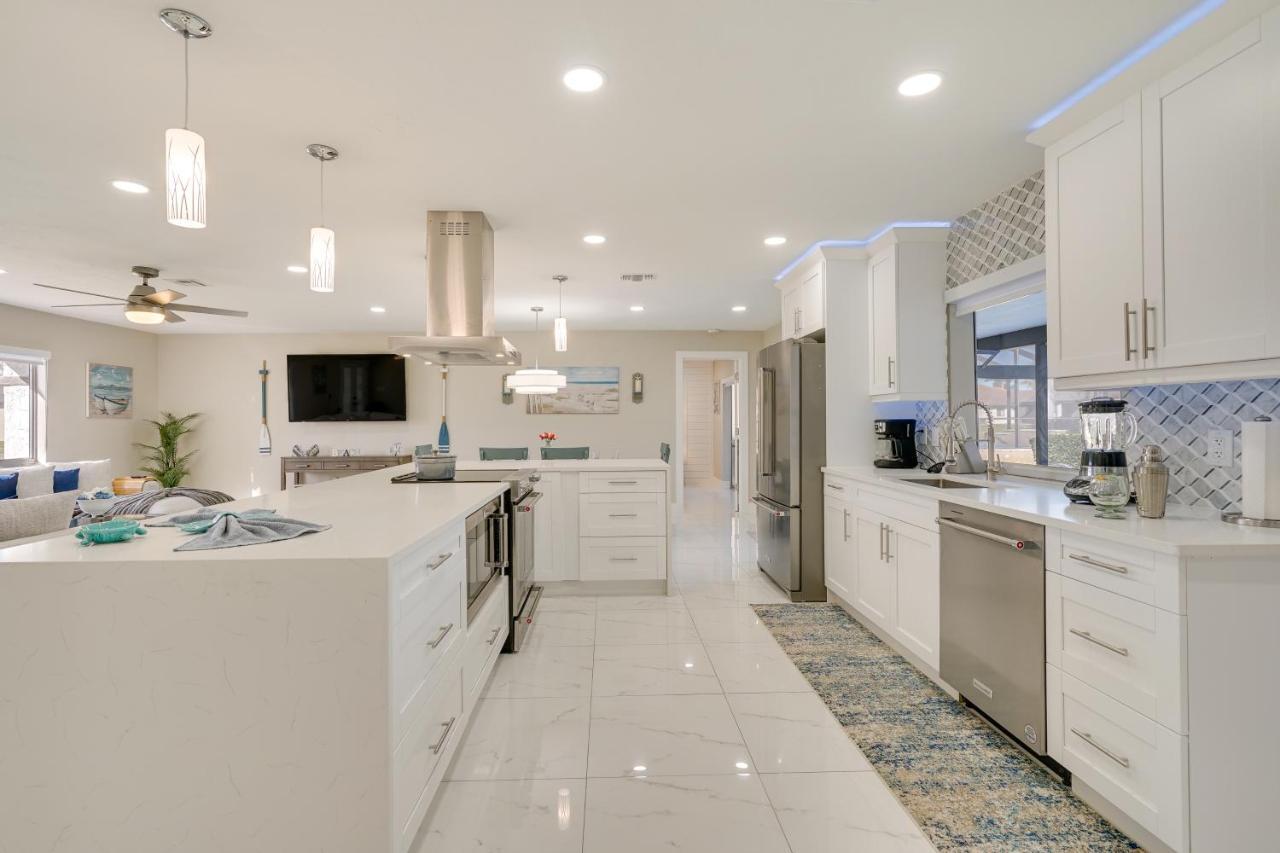 Waterfront With Private Pool! Cape Coral
