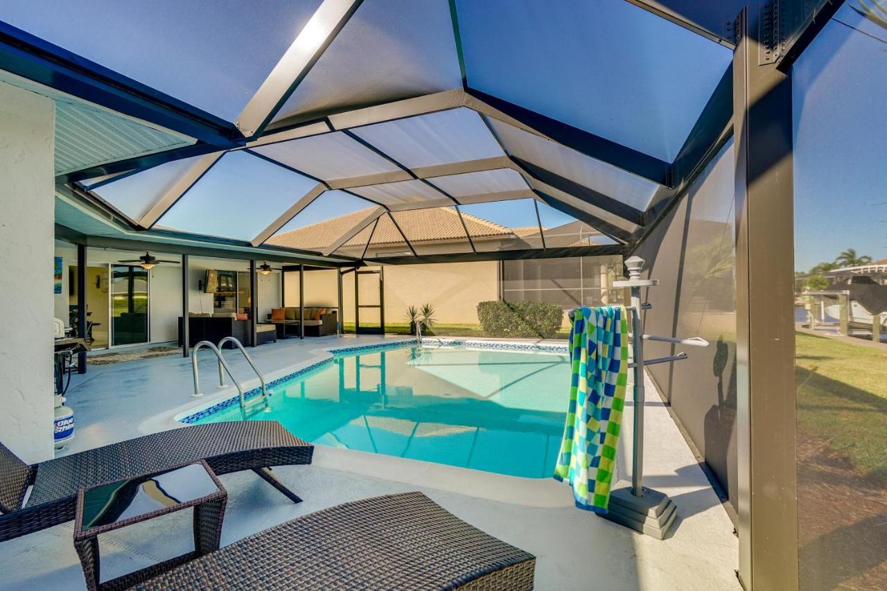 Waterfront With Private Pool! Holiday home *