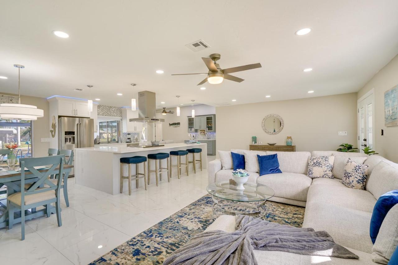 Holiday home Waterfront With Private Pool! *
