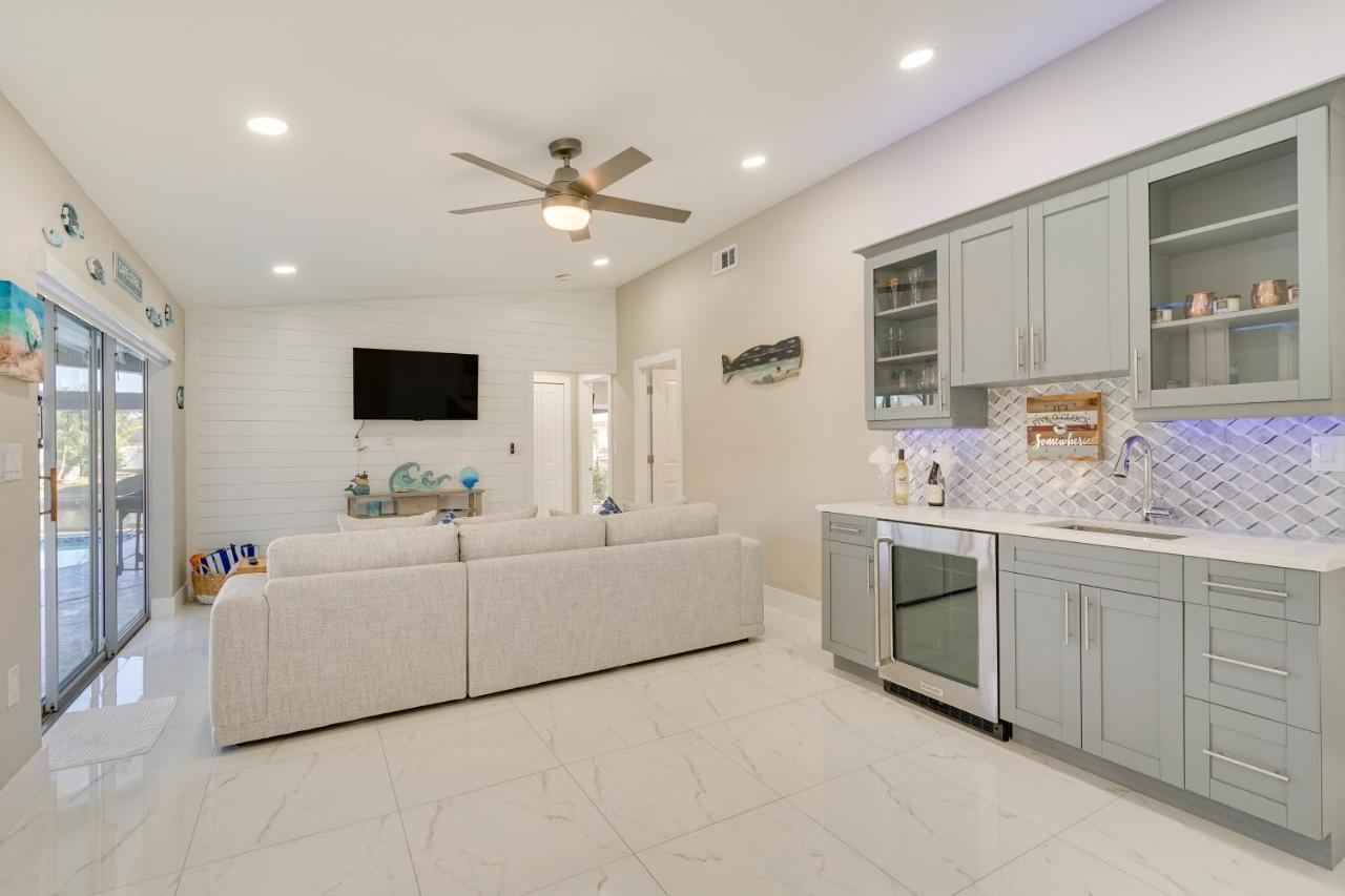Waterfront With Private Pool! Cape Coral
