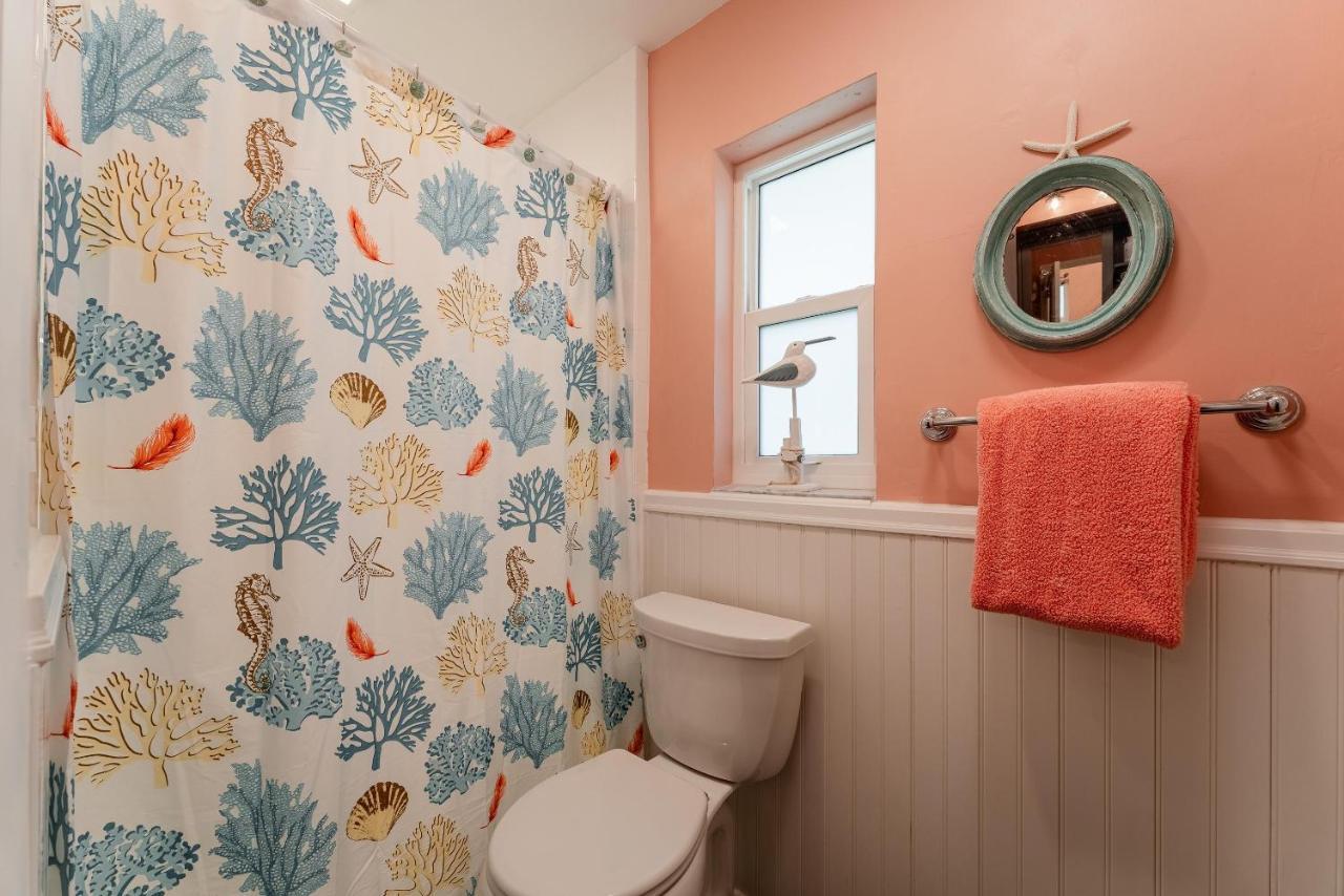 Holiday home Waterfront! Oversize Corner Yard, Dock W/lift, Hot Tub & Pool - Tropical Calusa - Roelens *