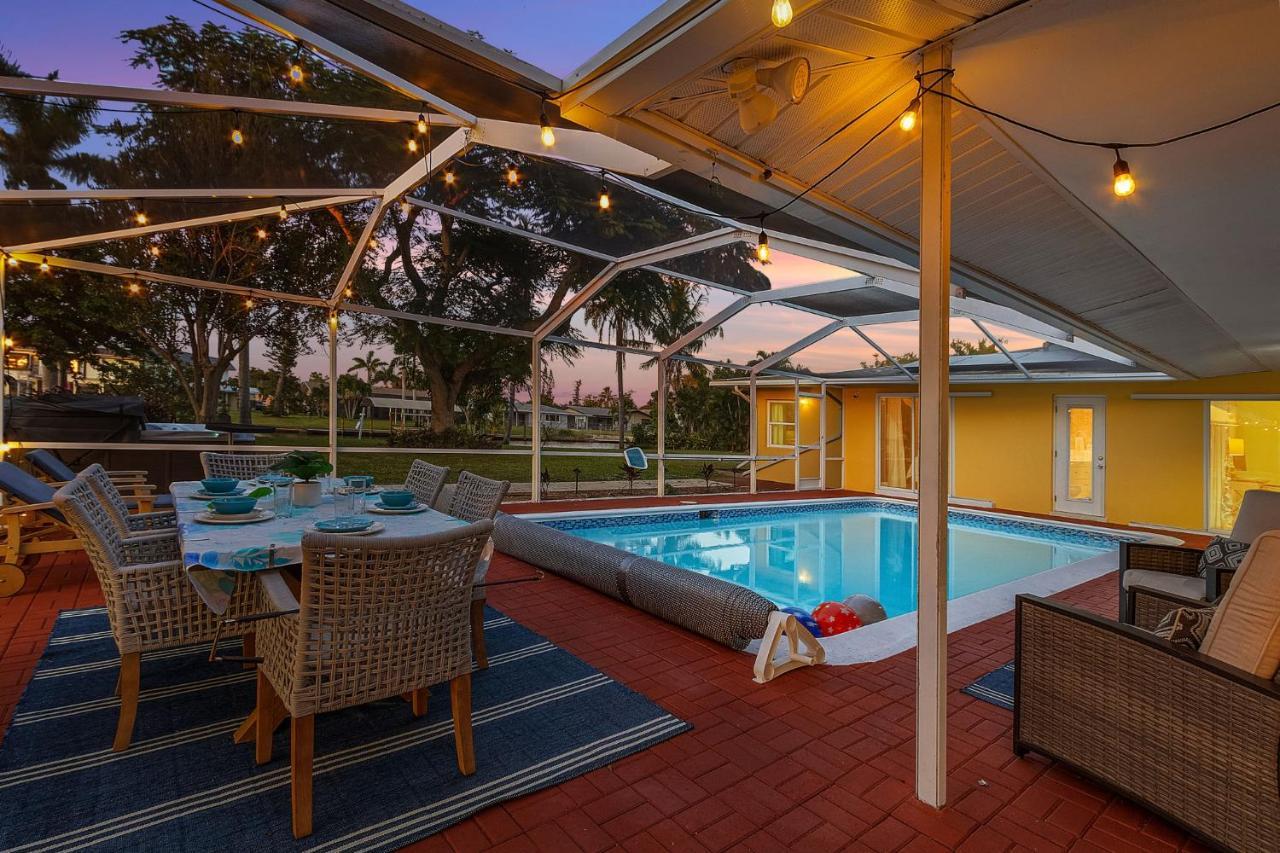 Waterfront! Oversize Corner Yard, Dock W/lift, Hot Tub & Pool - Tropical Calusa - Roelens Holiday home