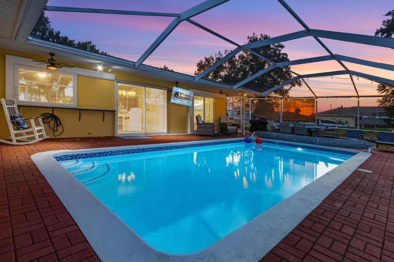 Waterfront! Oversize Corner Yard, Dock W/lift, Hot Tub & Pool - Tropical Calusa - Roelens * Cape Coral