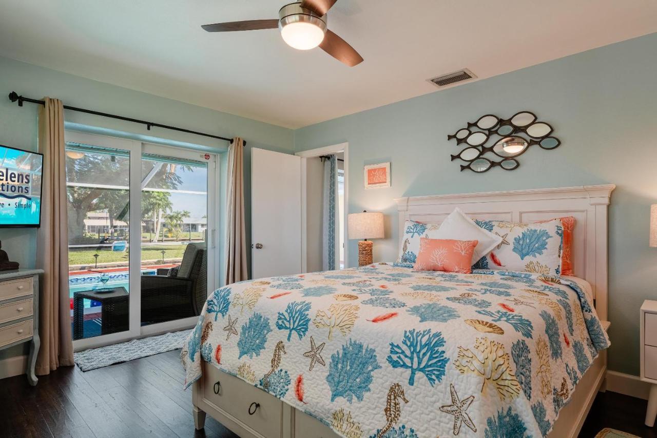 Waterfront! Oversize Corner Yard, Dock W/lift, Hot Tub & Pool - Tropical Calusa - Roelens Holiday home Cape Coral