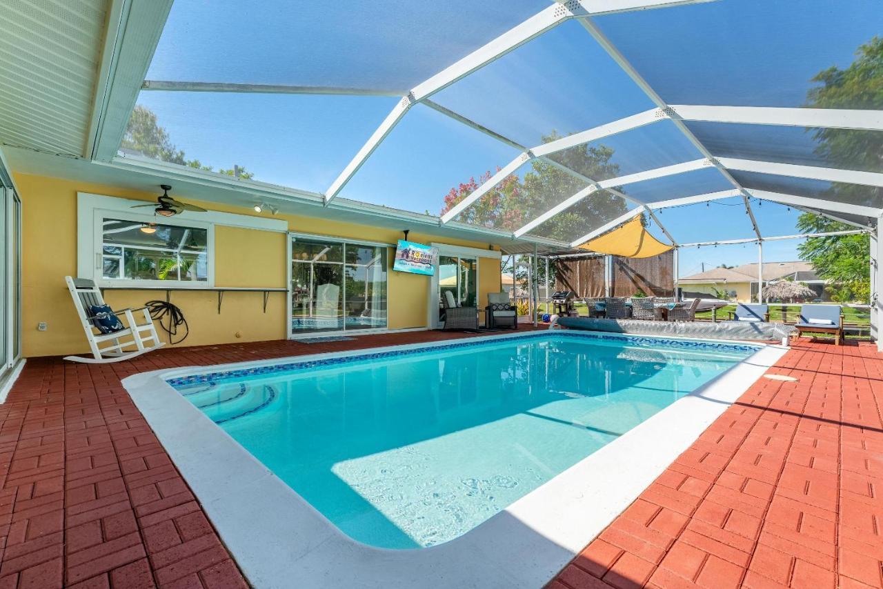 Waterfront! Oversize Corner Yard, Dock W/lift, Hot Tub & Pool - Tropical Calusa - Roelens Holiday home *