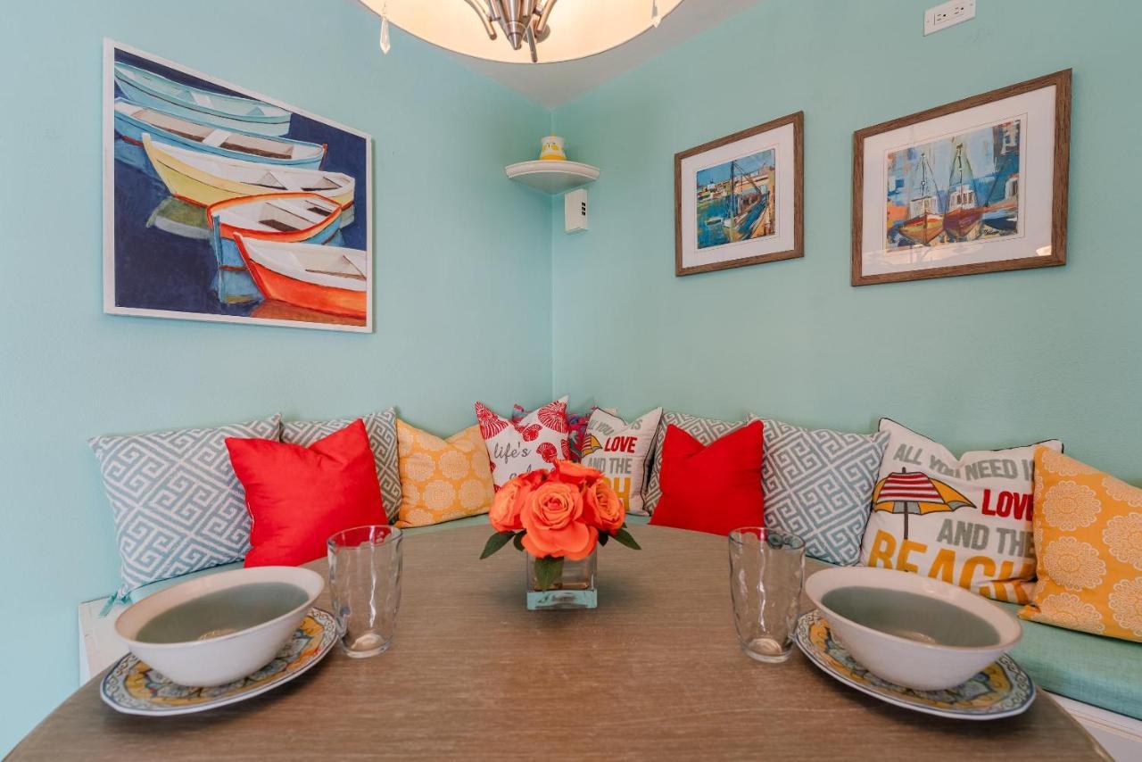 Waterfront! Oversize Corner Yard, Dock W/lift, Hot Tub & Pool - Tropical Calusa - Roelens