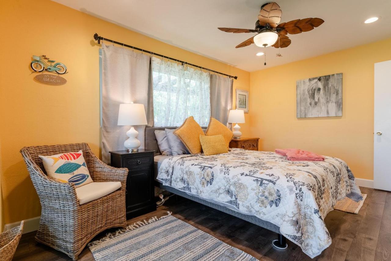 Waterfront! Oversize Corner Yard, Dock W/lift, Hot Tub & Pool - Tropical Calusa - Roelens